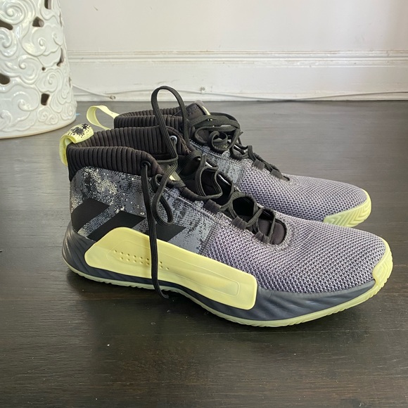 dame 5 light yellow